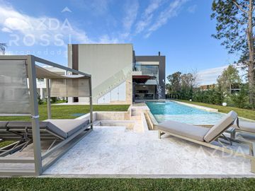 Espectacular casa en Terralagos.