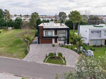 Espectacular casa en Terralagos.