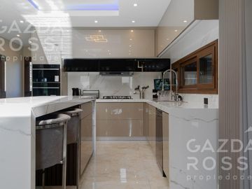 Espectacular casa en Terralagos.
