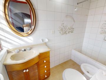 Casa en Venta de 4 Ambientes en Olivos con Patio | Planta Alta