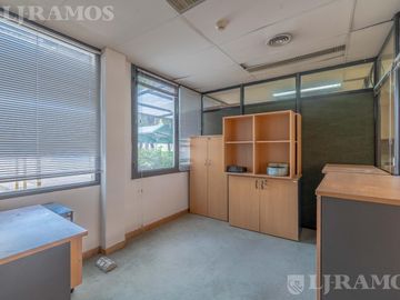 Edificio Comercial de 1.000 m2 en venta en San Isidro