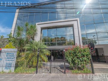 Edificio Comercial de 1.000 m2 en venta en San Isidro