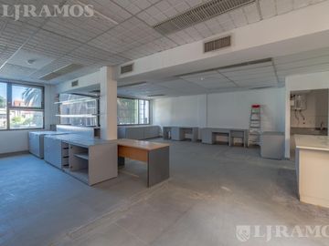 Edificio Comercial de 1.000 m2 en venta en San Isidro
