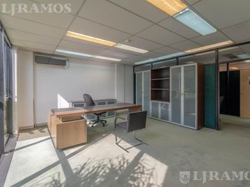 Edificio Comercial de 1.000 m2 en venta en San Isidro