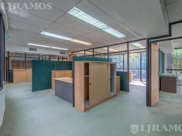 Edificio Comercial de 1.000 m2 en venta en San Isidro