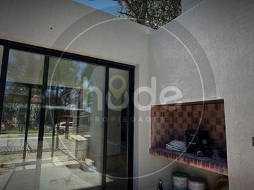 Casa a estrenar en Costa del Este - Calle Arrayanes e/ Pensamientos y Malvones