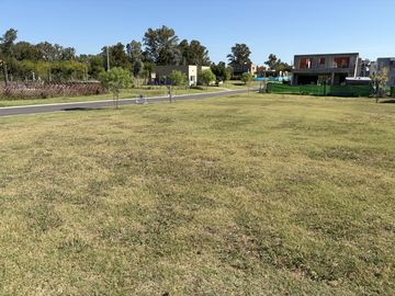 Venta Lote en esquina  - Barrio Santa Elisa / Pilar del Este