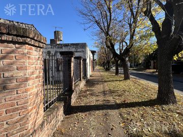 Venta casa 5 ambientes con cochera en Wilde