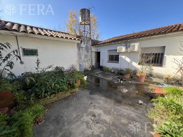 Venta casa 5 ambientes con cochera en Wilde