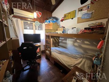 Venta casa 5 ambientes con cochera en Wilde