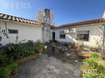 Venta casa 5 ambientes con cochera en Wilde