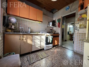 Venta casa 5 ambientes con cochera en Wilde