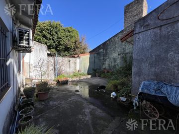 Venta casa 5 ambientes con cochera en Wilde