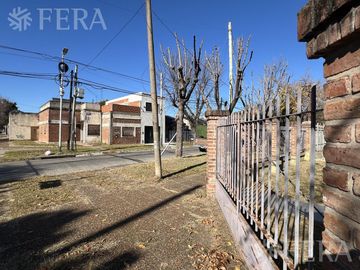 Venta casa 5 ambientes con cochera en Wilde