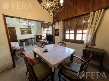 Venta casa 5 ambientes con cochera en Wilde