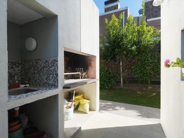 VENTA CASA 4 AMBIERTES BARRIO CARDALES VILLAGE