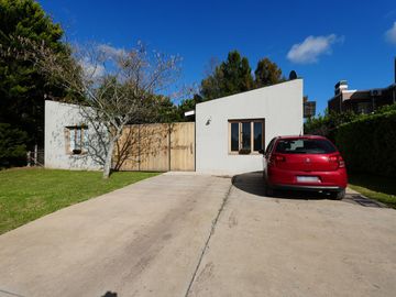 VENTA CASA 4 AMBIERTES BARRIO CARDALES VILLAGE