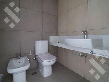 Venta Departamento 2 dorm Bº Centro Este