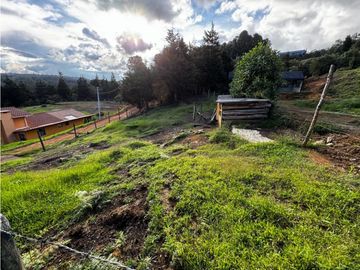 Lote en Santa Elena piedras blancas con licencia de cons