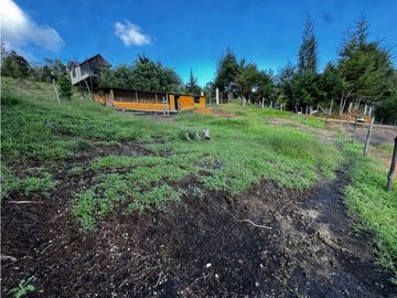 Lote en Santa Elena piedras blancas con licencia de cons