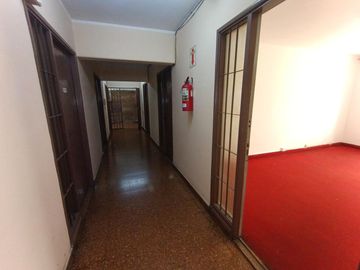 Oportunidad Centro | Oficina Muy Luminosa - Bajas Expensas - Zona Tribunales.