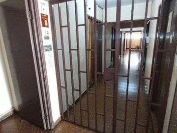 Oportunidad Centro | Oficina Muy Luminosa - Bajas Expensas - Zona Tribunales.