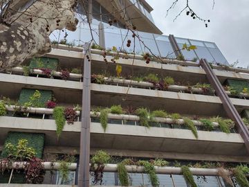 Excelente Oficina en  Edificio Qiub
