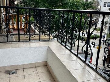 Monoambiente totalmente equipado y amoblado en alquiler tradicional en Recoleta, al frente con balcón
