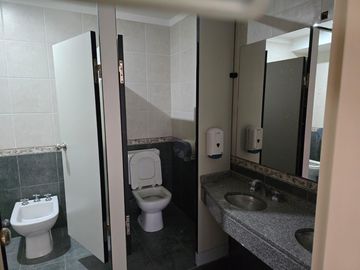 Oficina de 4 ambientes en alquiler en Recoleta