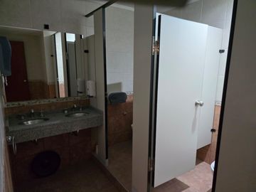Oficina de 4 ambientes en alquiler en Recoleta