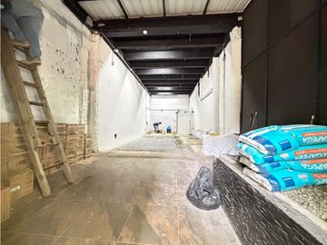 LOCAL COMERCIAL POBLADO- SE RENTA SOLO EL ESPACIO VACO PARQUE LLERAS