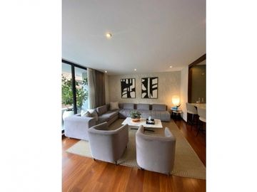 Chico Reservado Maravilloso Apartamento con Balcón 164 m2
