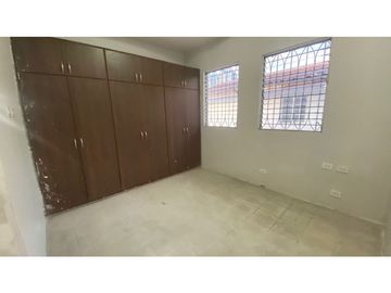 Casa de 3 Niveles en Hato Pintado con Piscina en Venta - LH