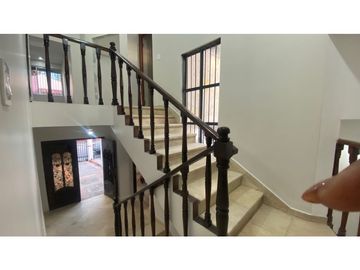 Casa de 3 Niveles en Hato Pintado con Piscina en Venta - LH