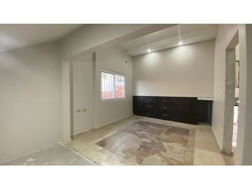 Casa de 3 Niveles en Hato Pintado con Piscina en Venta - LH