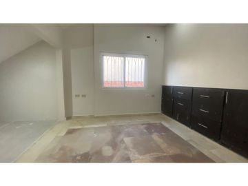 Casa de 3 Niveles en Hato Pintado con Piscina en Venta - LH