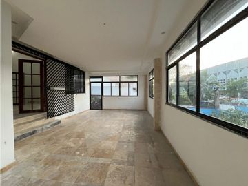 Casa de 3 Niveles en Hato Pintado con Piscina en Venta - LH