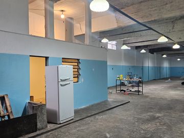Galpón en alquiler de 300m2 ubicado en Mataderos