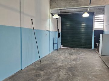 Galpón en alquiler de 300m2 ubicado en Mataderos