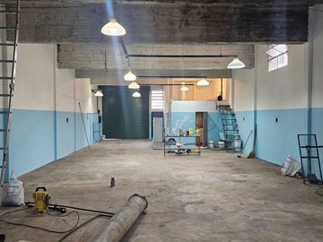 Galpón en alquiler de 300m2 ubicado en Mataderos