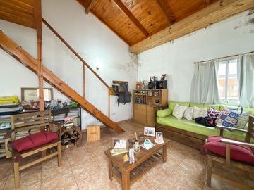 CASA Y TRES DEPARTAMENTOS SEMICENTRO. TANDIL