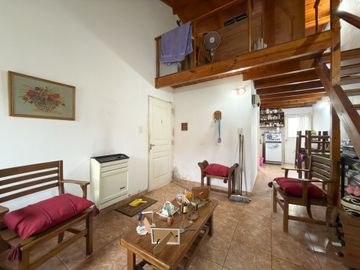 CASA Y TRES DEPARTAMENTOS SEMICENTRO. TANDIL