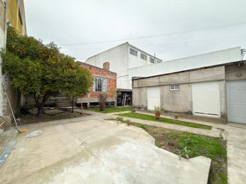 CASA Y TRES DEPARTAMENTOS SEMICENTRO. TANDIL