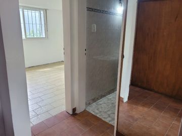 VENTA CASA 3 DORM. C/DEPTO - AV. BALBIN, TANDI