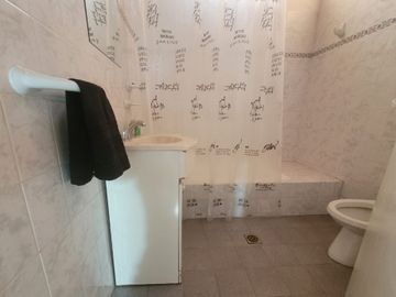 VENTA CASA 3 DORM. C/DEPTO - AV. BALBIN, TANDI