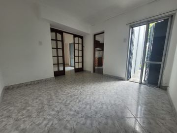 VENTA CASA 3 DORM. C/DEPTO - AV. BALBIN, TANDI