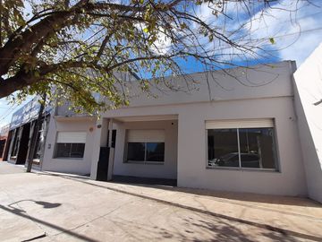 VENTA CASA 3 DORM. C/DEPTO - AV. BALBIN, TANDI