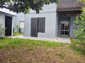 VENTA CASA 3 DORM. C/DEPTO - AV. BALBIN, TANDI