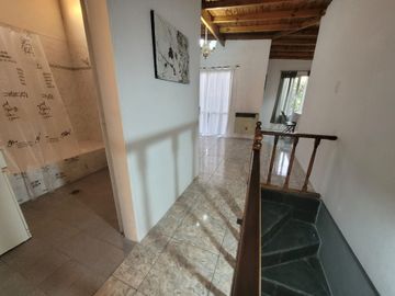 VENTA CASA 3 DORM. C/DEPTO - AV. BALBIN, TANDI