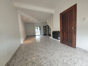 VENTA CASA 3 DORM. C/DEPTO - AV. BALBIN, TANDI